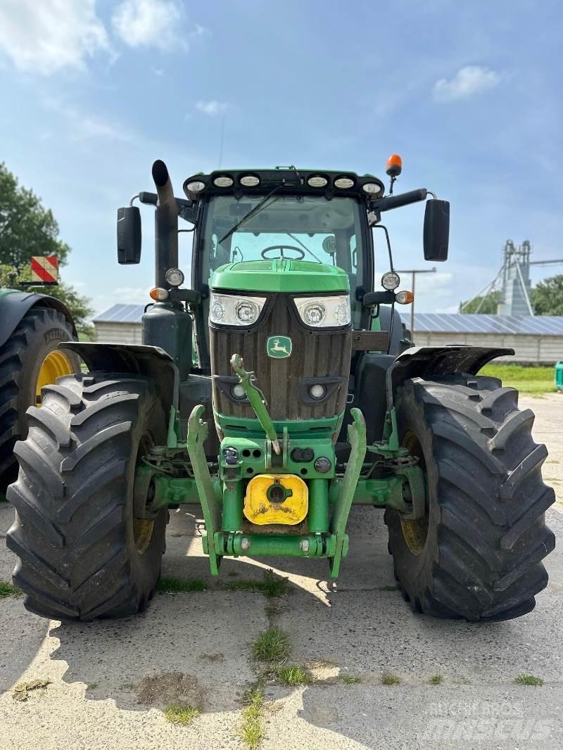 John Deere 6215R Traktorit