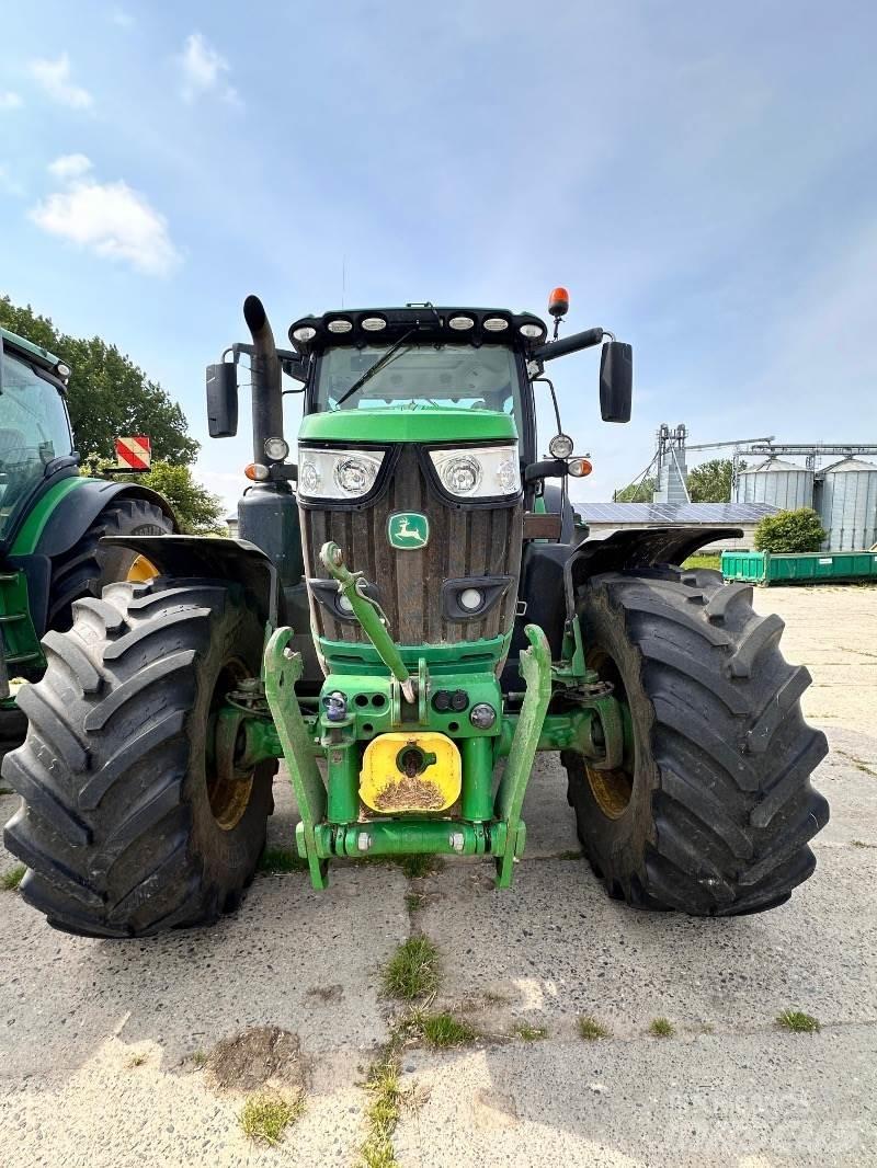 John Deere 6215R Traktorit