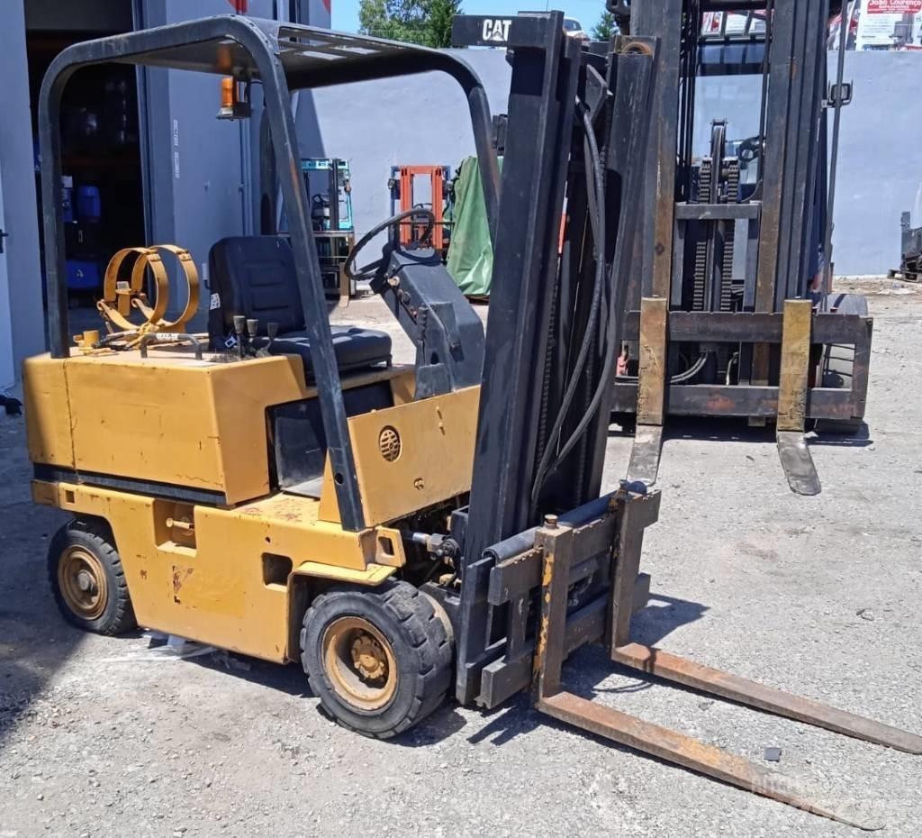 CAT V35D Nestekaasutrukit