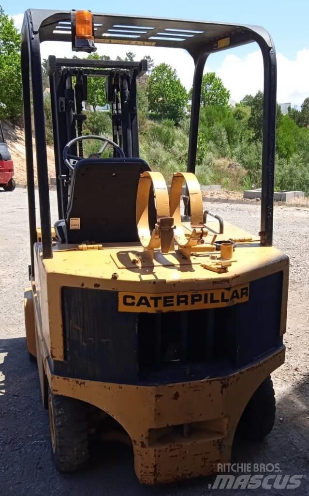 CAT V35D Nestekaasutrukit