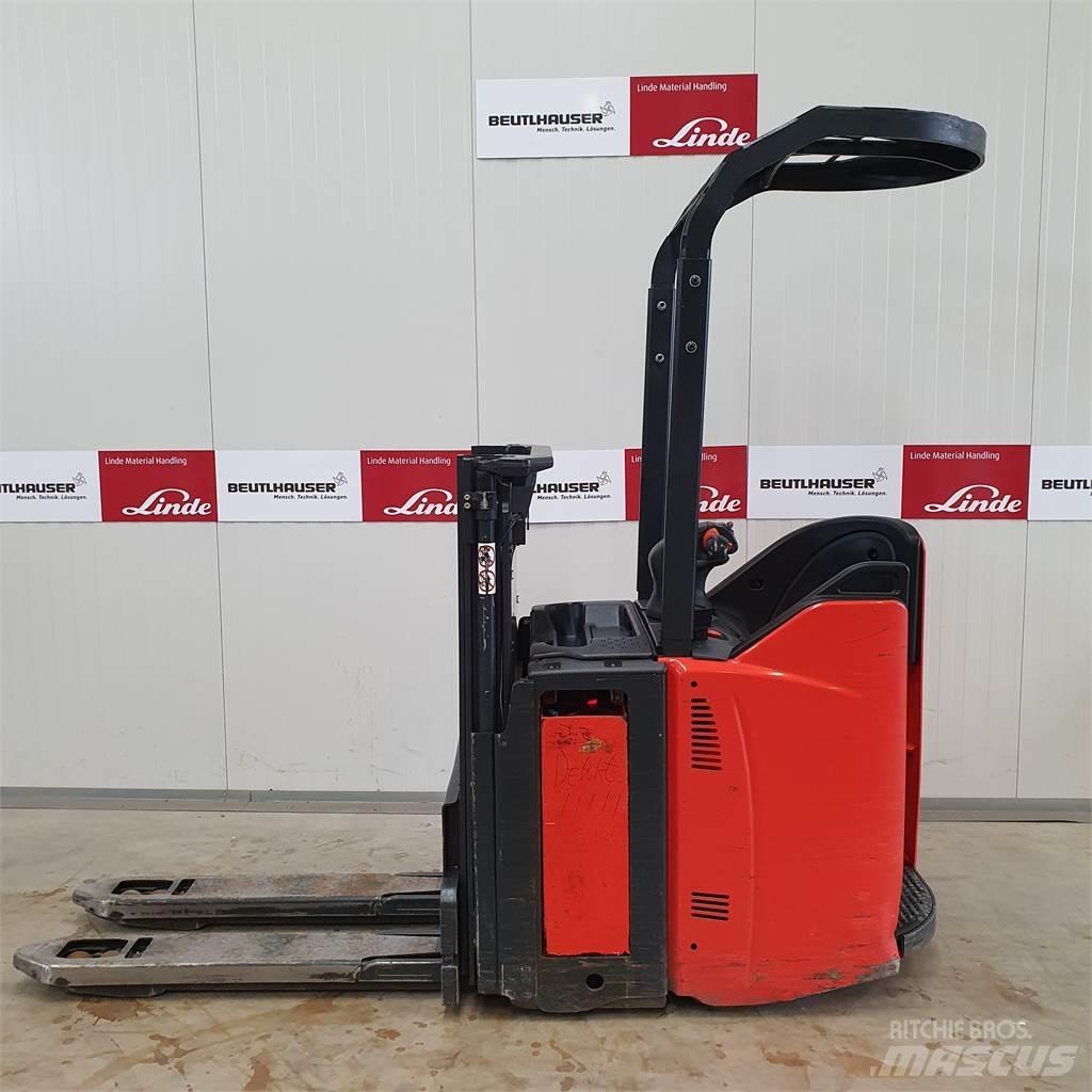 Linde D12SP Käyden ajettavat pinoamistrukit