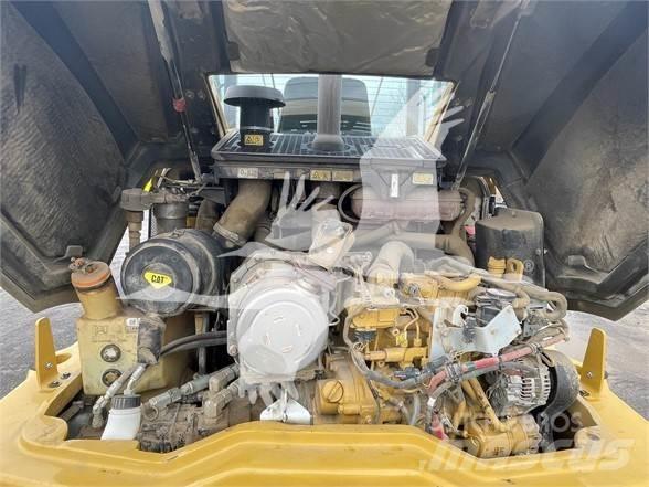CAT 906M Pyöräkuormaajat