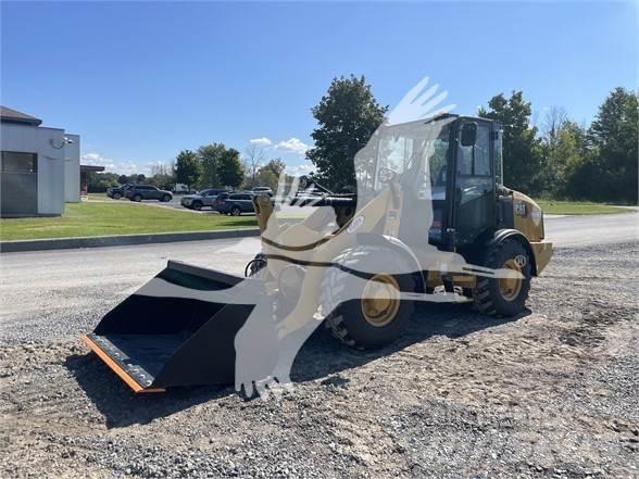 CAT 906M Pyöräkuormaajat