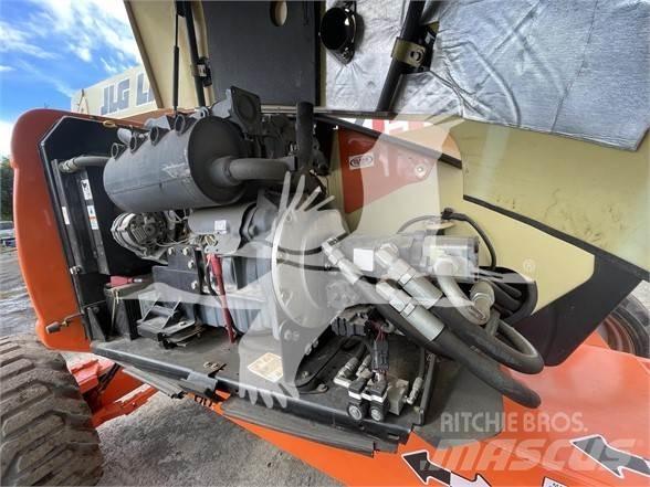 JLG 600AJ Kuukulkijat