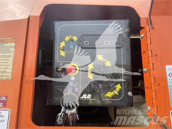 JLG 800S Teleskooppipuominostimet