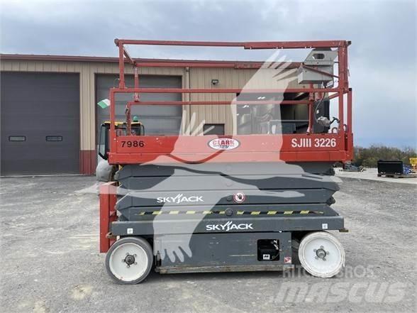 SkyJack SJ3226 Saksilavat