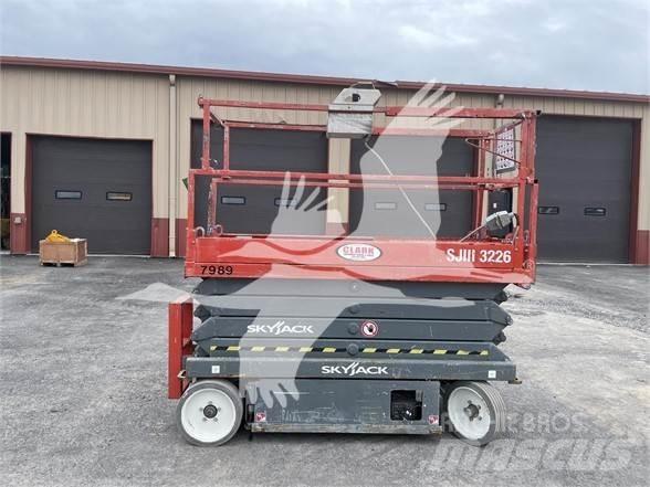 SkyJack SJ3226 Saksilavat