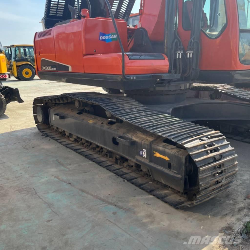 Doosan DX 300 Telakaivukoneet