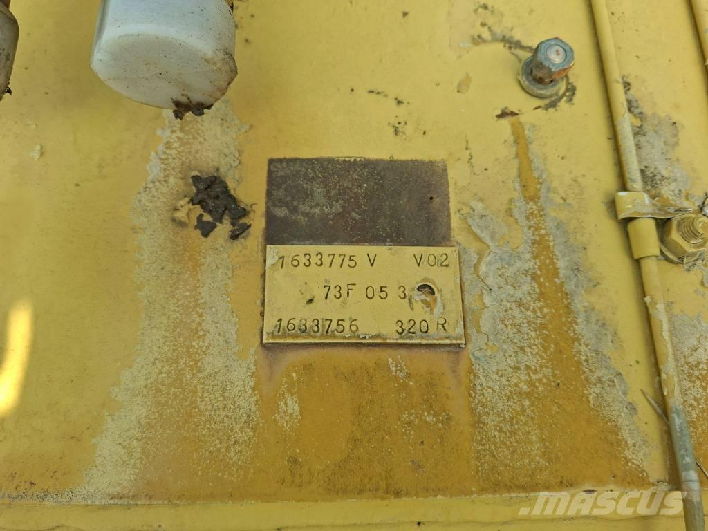 CAT 320 C L Telakaivukoneet