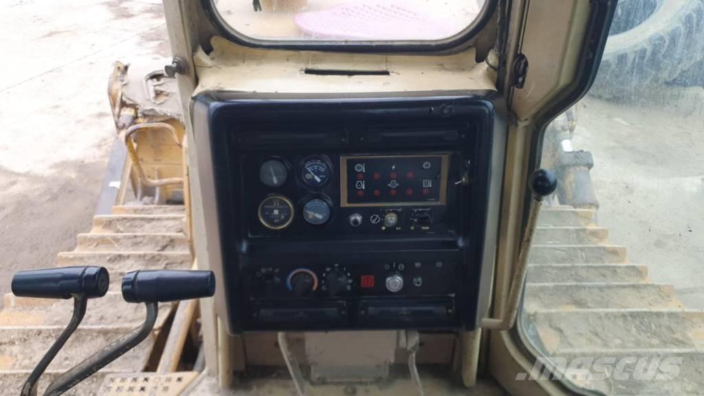 CAT D 6 M XL Telaketjupuskutraktorit