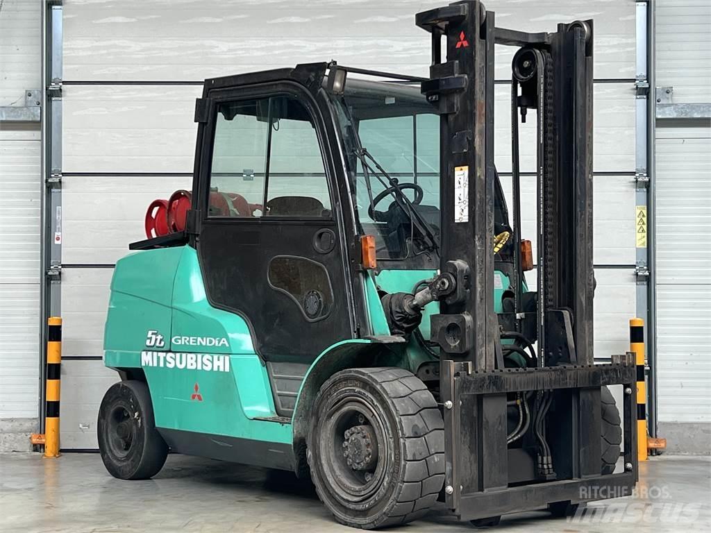 Mitsubishi FG 55 N Nestekaasutrukit