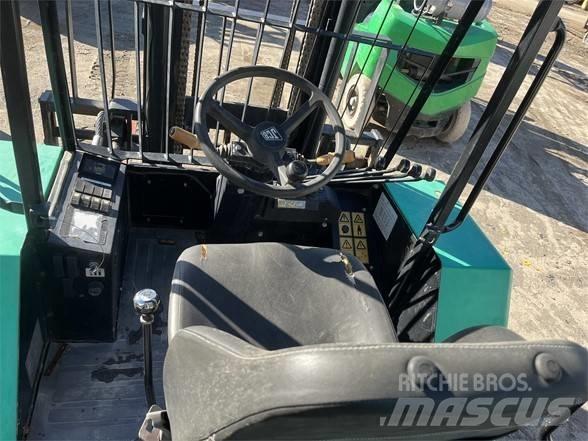 JCB 930 Maastotrukit