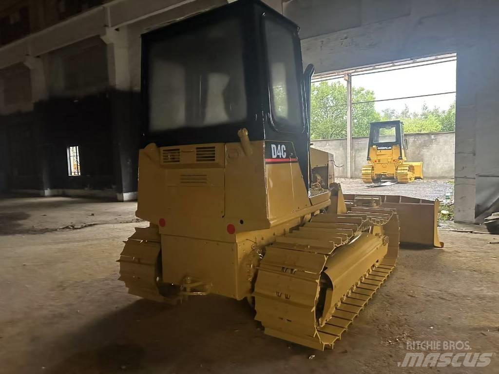 CAT D 4 C Telaketjupuskutraktorit