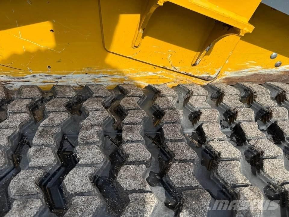 John Deere 317G Liukuohjatut kuormaajat