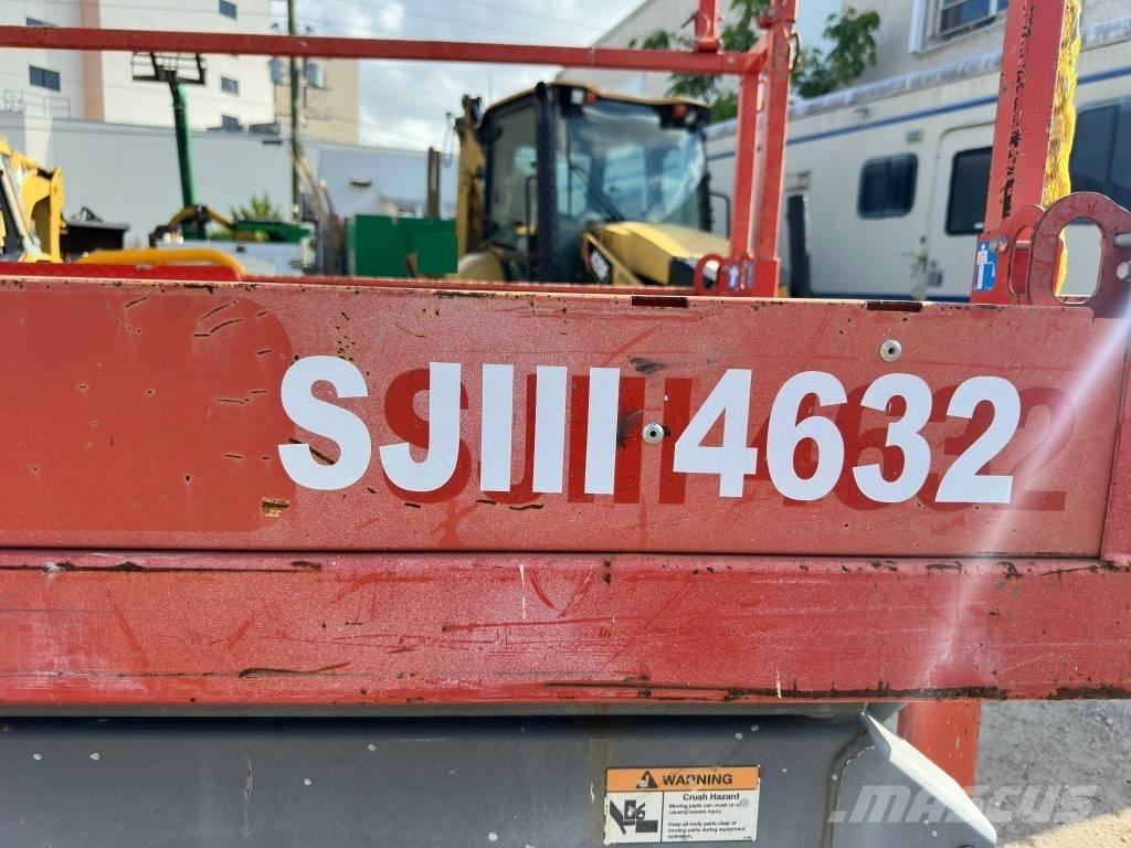 JLG 32 Lift Saksilavat