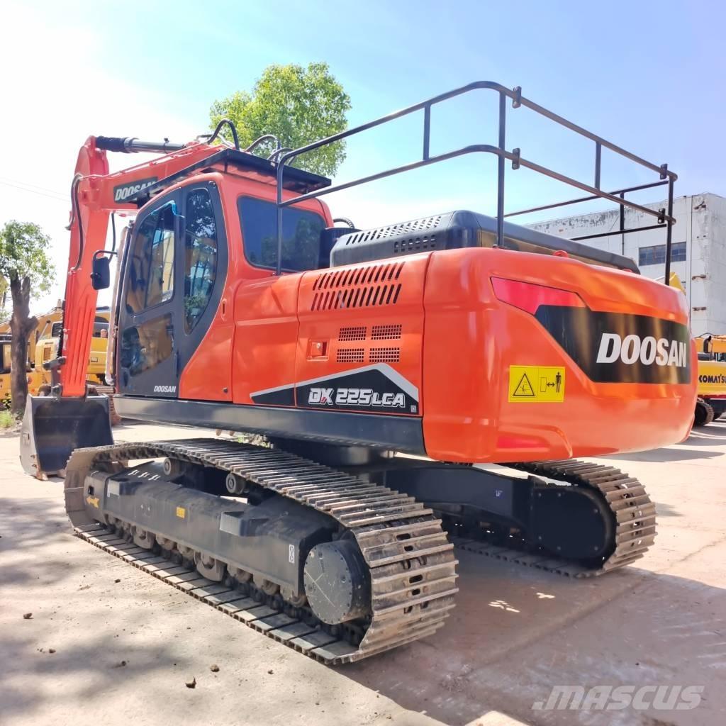 Doosan DX 225 Telakaivukoneet