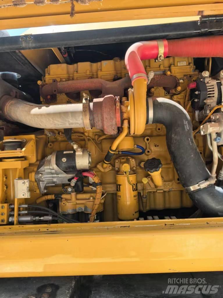 CAT M 320 Pyöräkaivukoneet