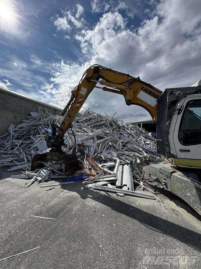 Liebherr A316 Li Erikoiskaivinkoneet