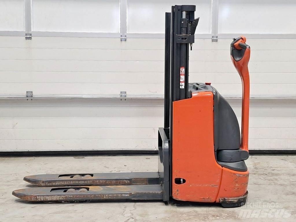 Linde L10 Käyden ajettavat pinoamistrukit