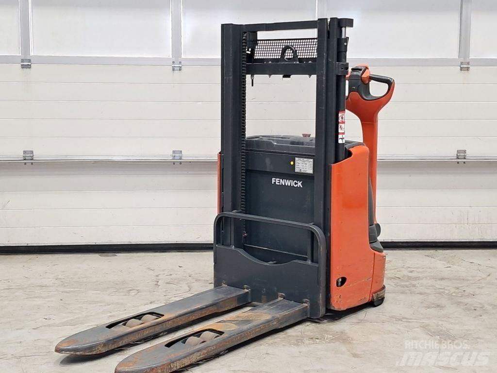 Linde L10 Käyden ajettavat pinoamistrukit