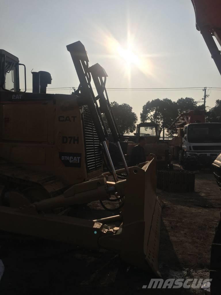 CAT D7H Telaketjupuskutraktorit