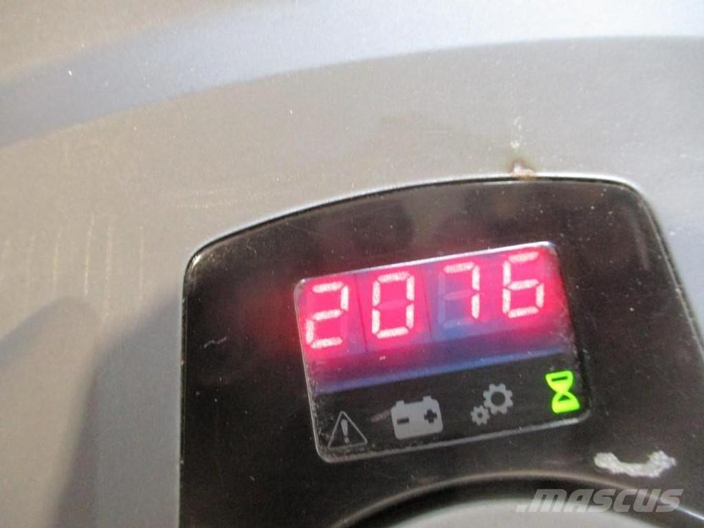 Toyota LPE200 Lavansiirtotrukit ajotasolla