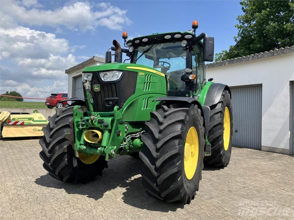 John Deere 6215R Traktorit