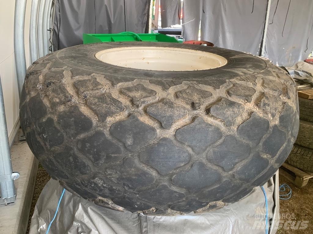 Trelleborg 23.1 26 Renkaat ja vanteet