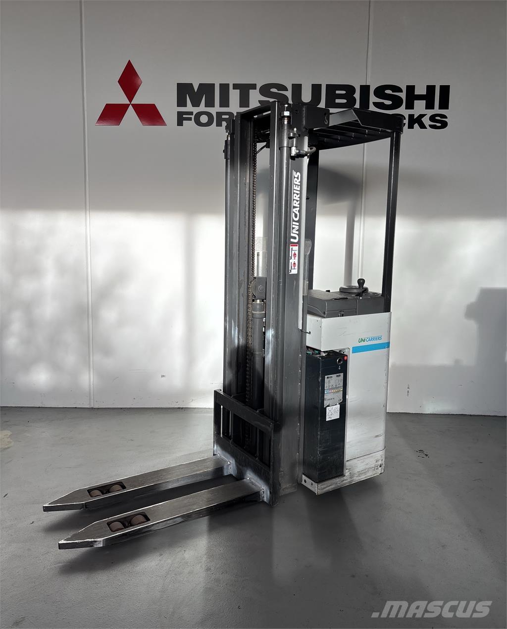 Atlet A160 Ajettavat pinoamisvaunut