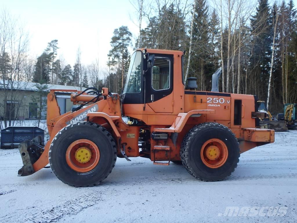 Daewoo Mega 250 4x4 Pyöräkuormaajat