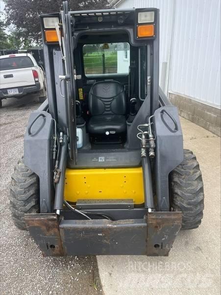 New Holland L 170 Liukuohjatut kuormaajat