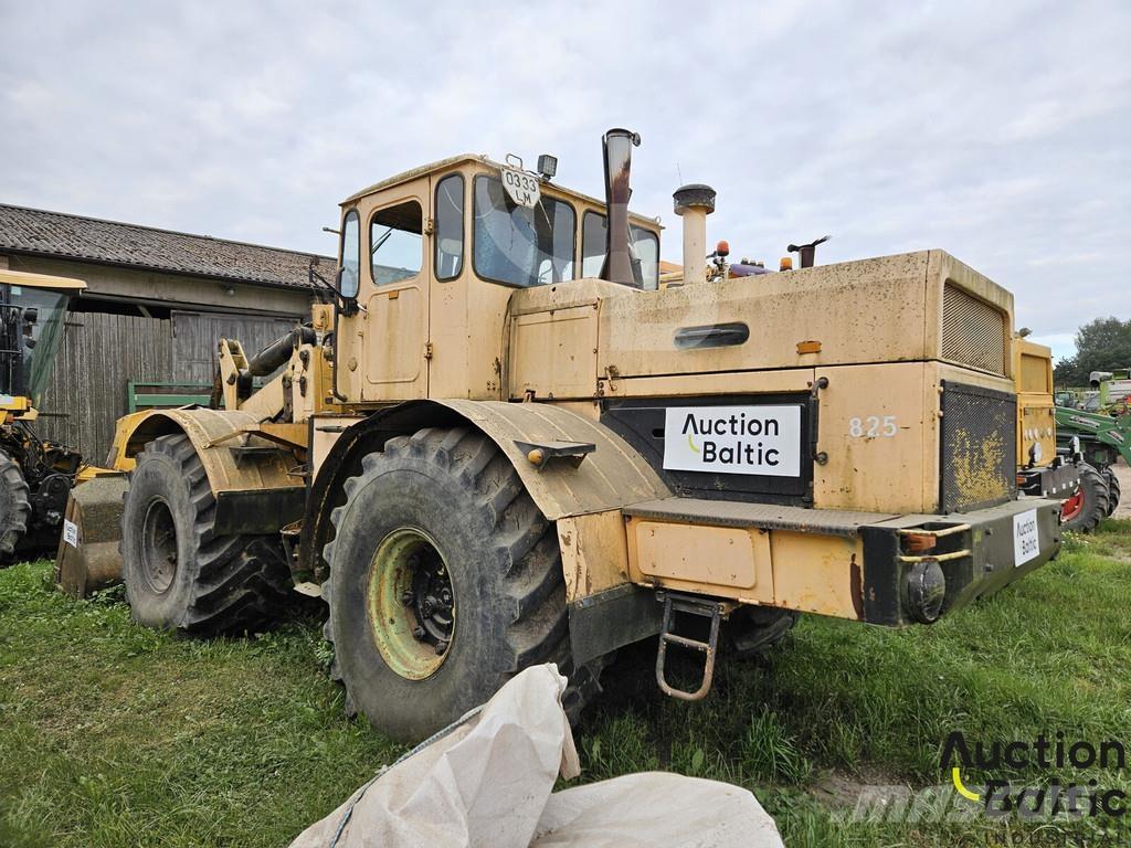  Kirovec K-700A Traktorit