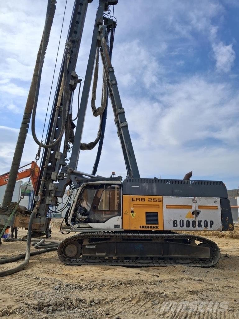 Liebherr LRB255 Paalutuskoneet