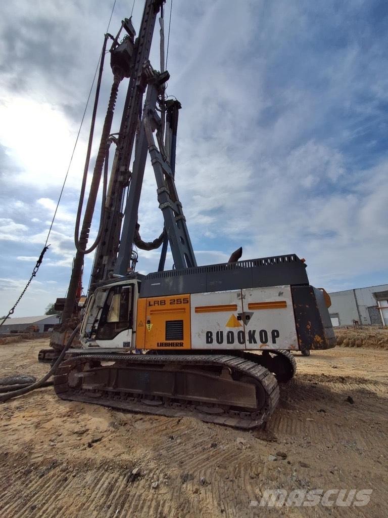 Liebherr LRB255 Paalutuskoneet