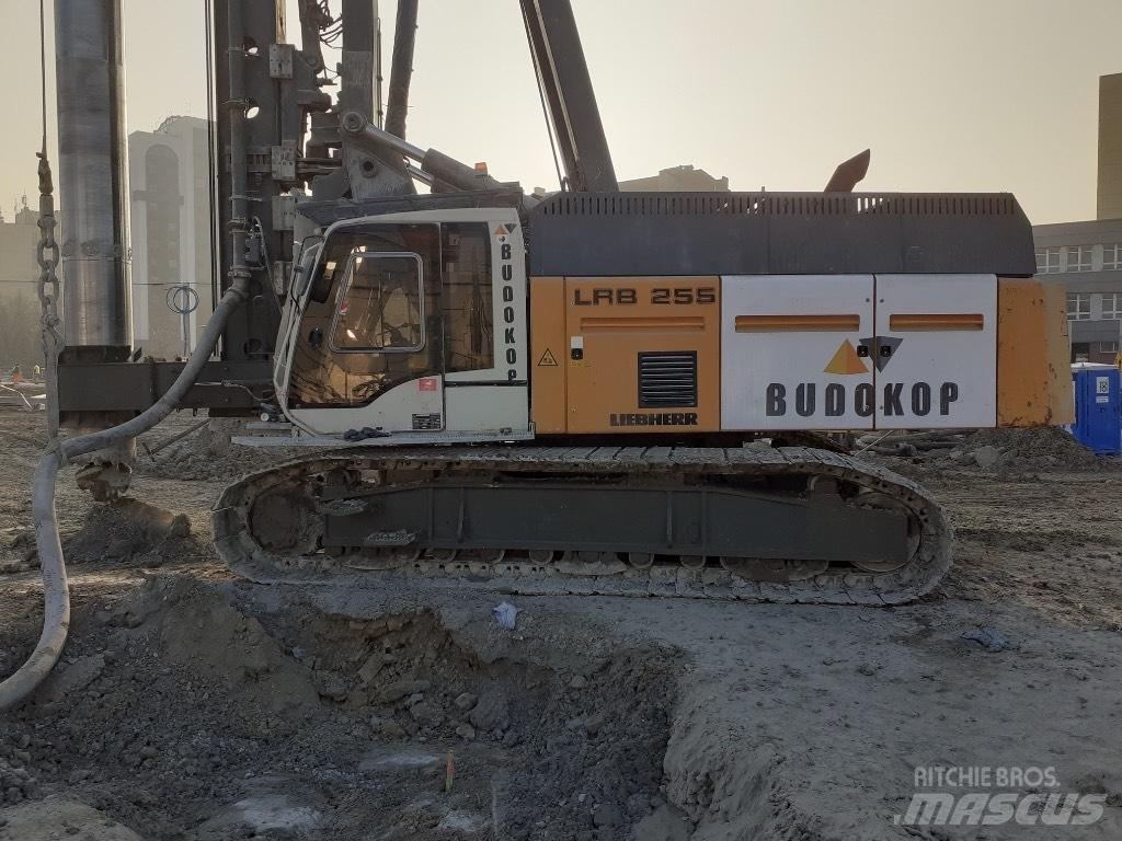 Liebherr LRB255 Paalutuskoneet