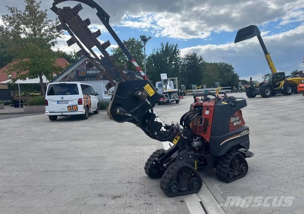 Ditch Witch R300 Teladumpperit