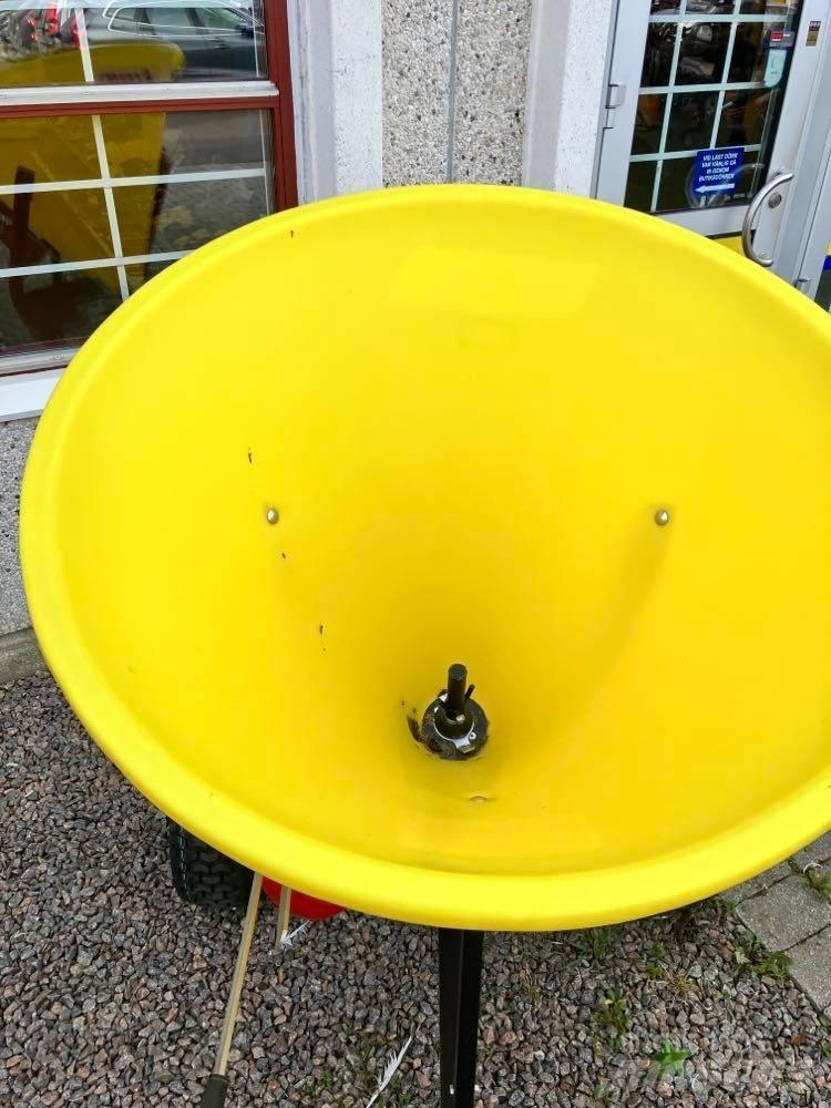 Cosmo PTP s300 Hiekan- ja suolanlevittimet