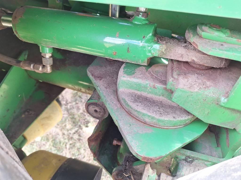 John Deere 328 Niittomurskaimet