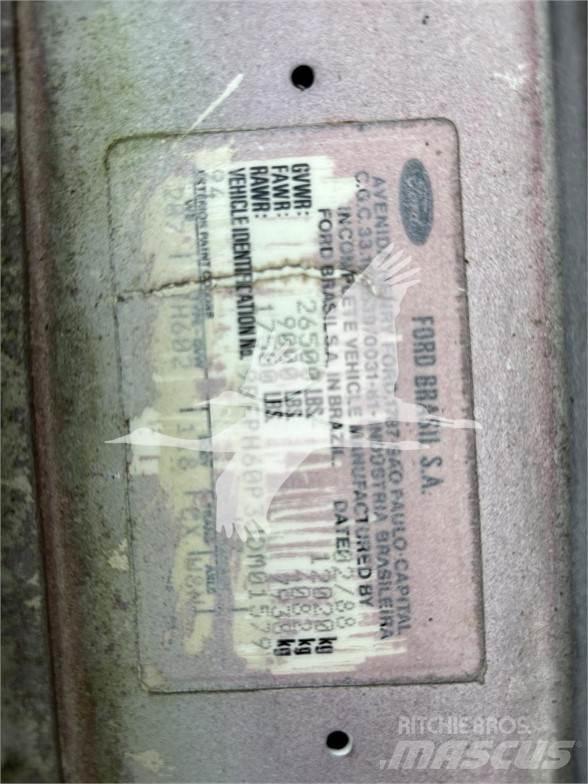 Ford C8000 Muut koneet