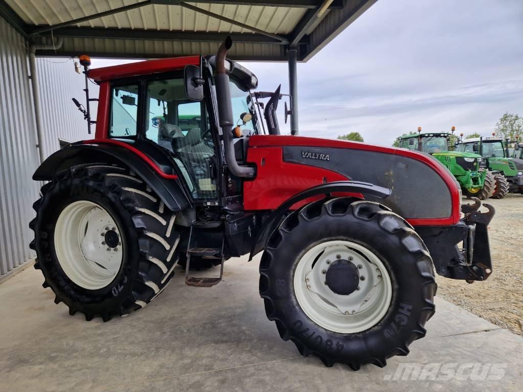 Valtra T 171 Traktorit