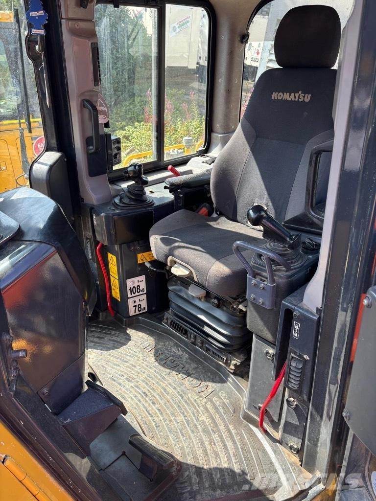 Komatsu D 65 PXi-18 Telaketjupuskutraktorit