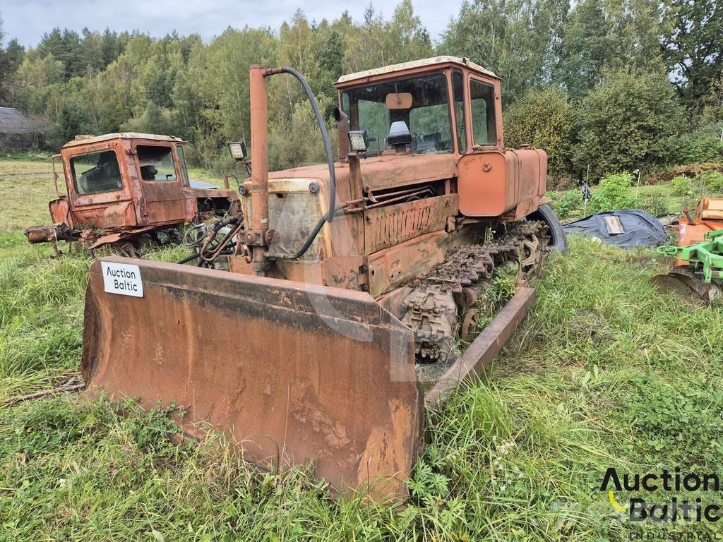  Onbekend DT-75 Telaketjupuskutraktorit