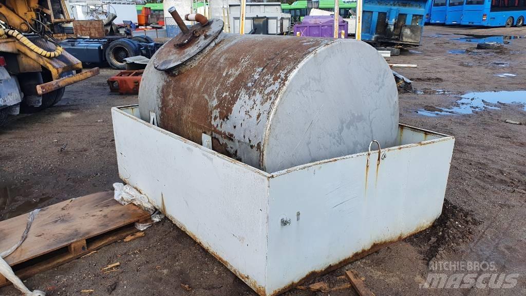  FUEL TANK Säiliöt