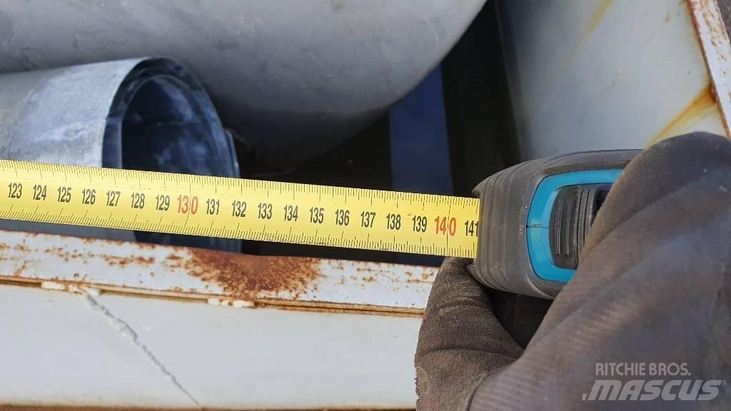  FUEL TANK Säiliöt