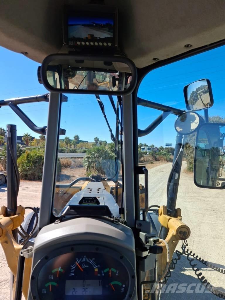 CAT 120 M 2 AWD Tiehöylät