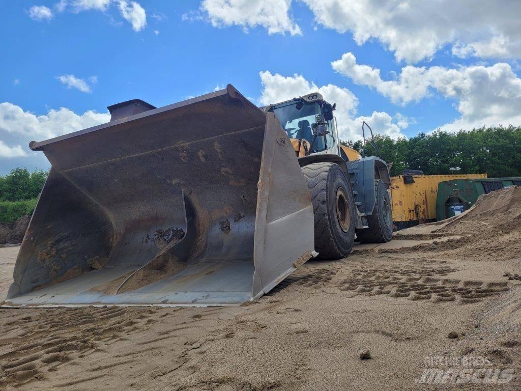 Liebherr L 586 Pyöräkuormaajat