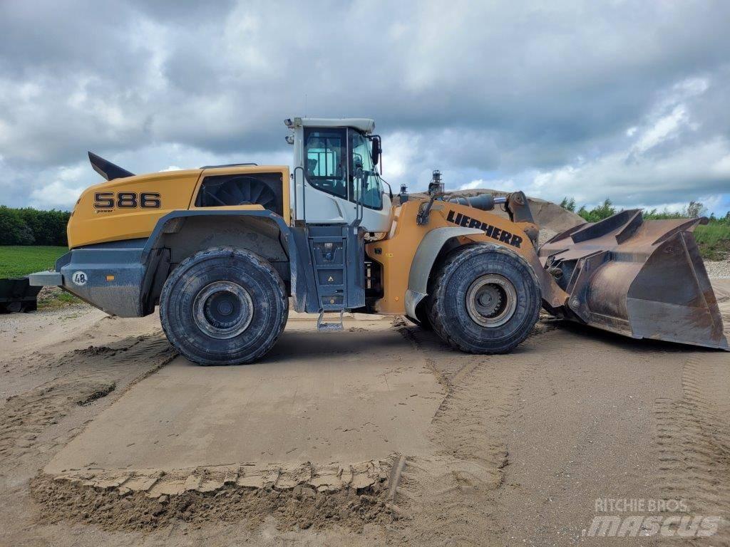 Liebherr L 586 Pyöräkuormaajat