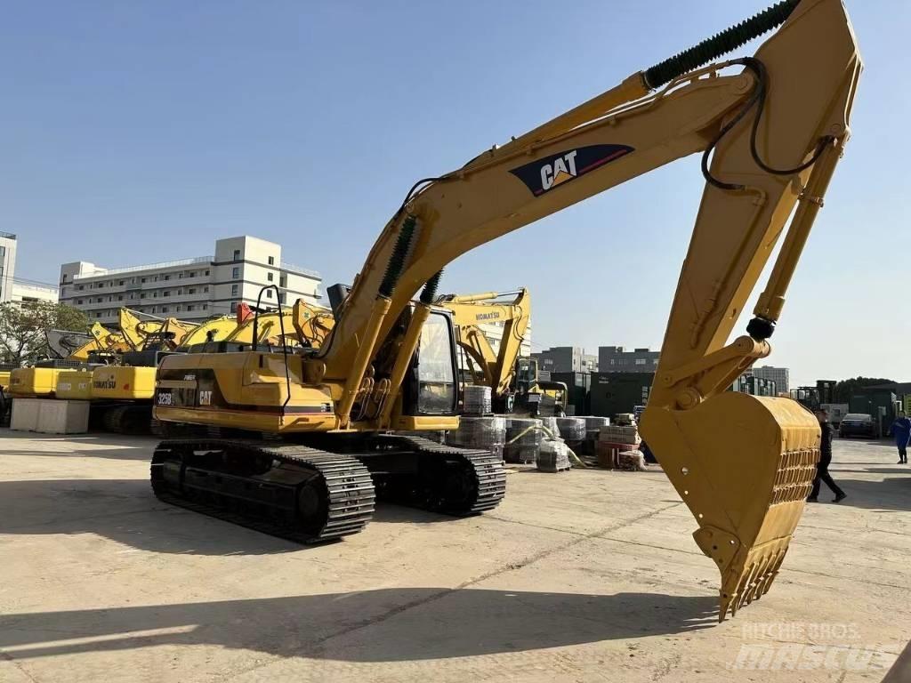 CAT 325 B Telakaivukoneet