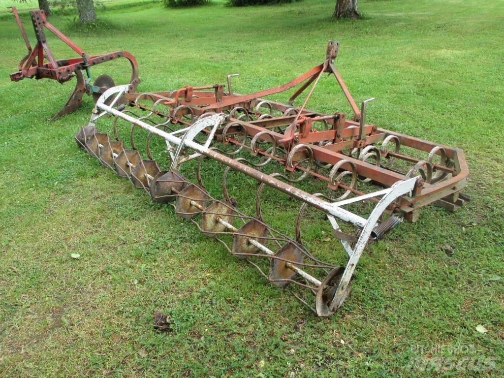 Massey Ferguson 590 Traktorit