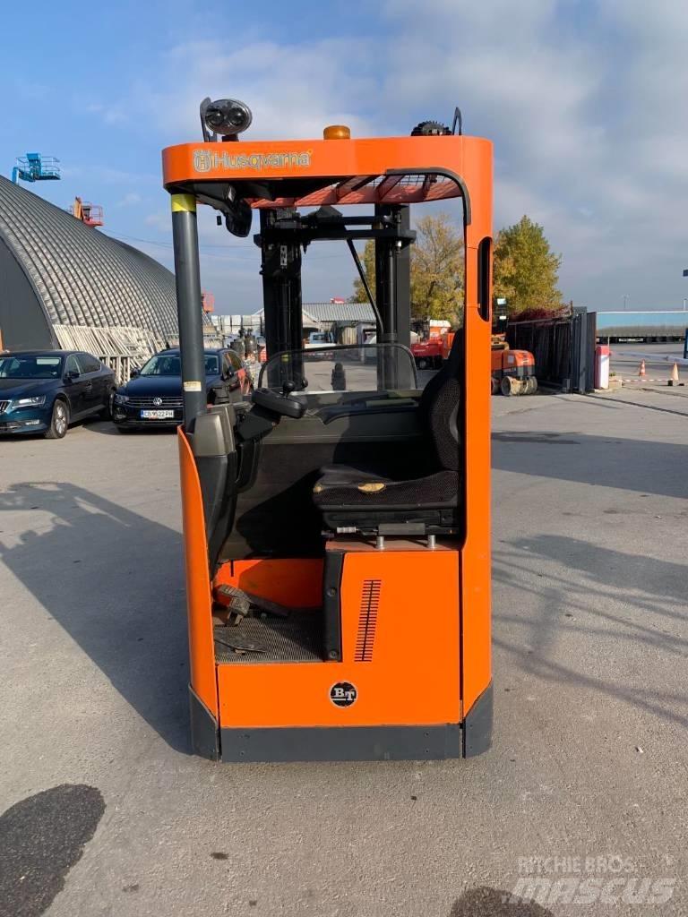 BT SRE 135 L Ajettavat pinoamisvaunut